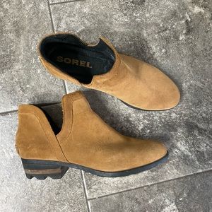 Sorel Lolla cut out bootie